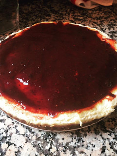 Una foto de Tarta de queso con mermelada de frutas del bosque