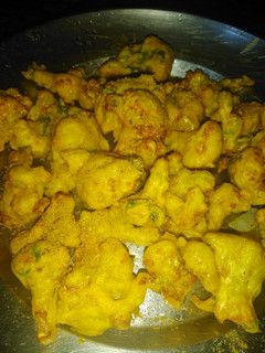 गोभी के पकोड़े (gobhi ke pakode recipe in hindi) रेसिपी मुख्य फोटो