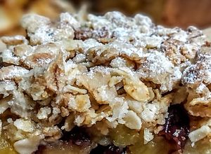 Una foto de CRUMBLE De🍍Piña y🍒 Arándanos...!