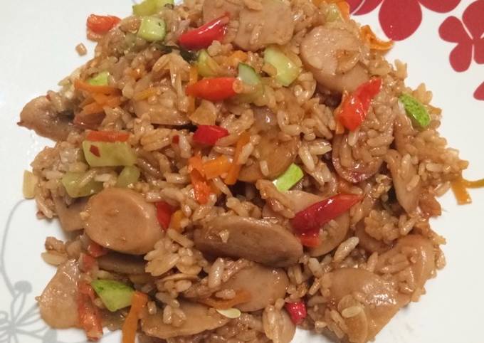 Resep NASI GORENG SOSIS AYAM PEDAS 🌶😋 oleh MISS IMAS - Cookpad