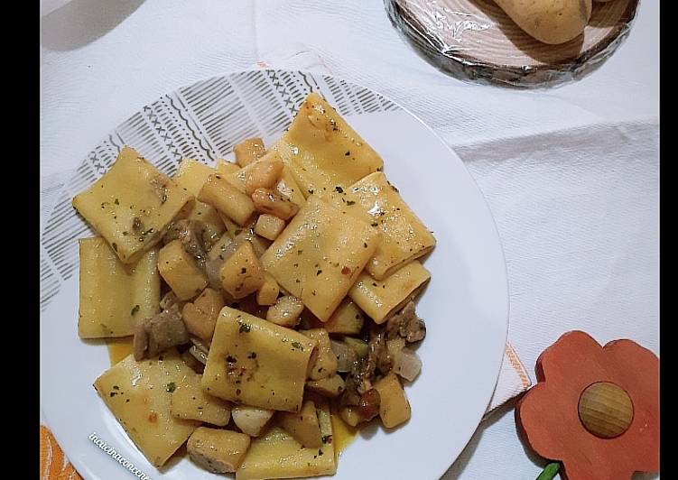 Recipe of Award-winning Paccheri con patate,porcini e lardo