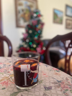 Una foto de Glühwein, vino caliente especiado 🎄🍷