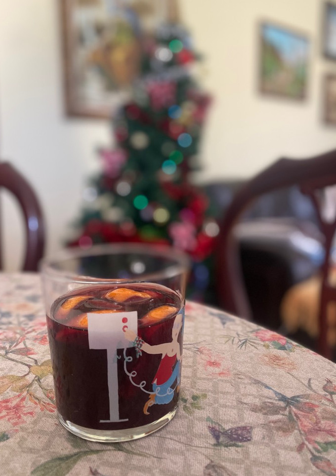 Una foto de Glühwein, vino caliente especiado 🎄🍷