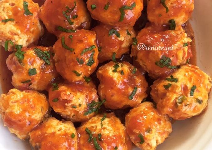 Cara membuat Chicken Meatballs With Tomato Sauce