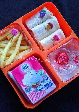 Foto resep Bekal anak sekolah (roti gulung isi selai jelly+kentang +susu)
