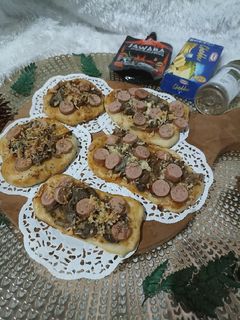 Foto resep Pizza Topping Kulit Pisang dan Jamur, Sosis #64