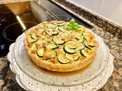Una foto de tarta de zucchini