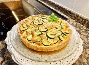 Foto principal de Pastel con calabacín y salchichas “sin gluten” (Cake with zucchini and “gluten-free” sausages)