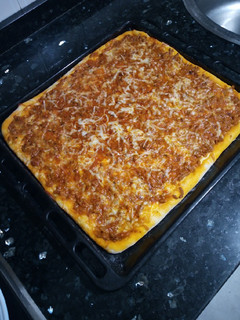 Una foto de Pizza Boloñesa con Bechamel