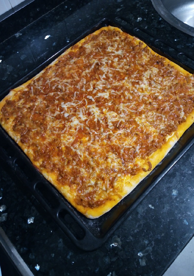 Una foto de Pizza Boloñesa con Bechamel