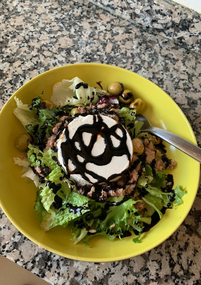 Una foto de Ensalada de queso de cabra