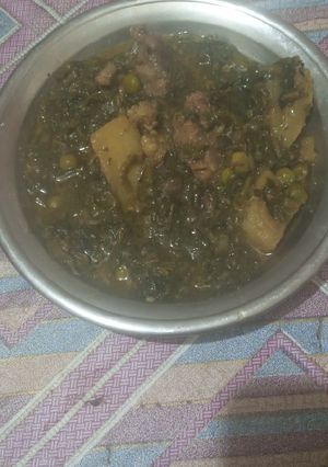 A picture of Gosht Palak alu matar.