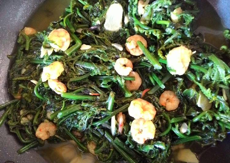Langkah Mudah untuk Membuat Bajei / pakis oseng udang yang Sempurna