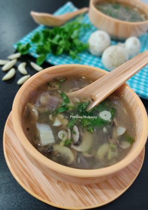 A picture of Garlic Mushroom Soup.