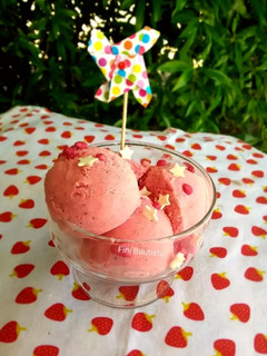 Una foto de Helado de fresa