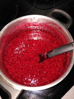 Una foto de Mermelada casera de frambuesas