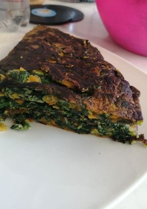 Una foto de Tortilla de espinaca y zanahoria