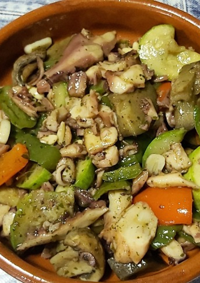 Una foto de Potón con verduras y especias