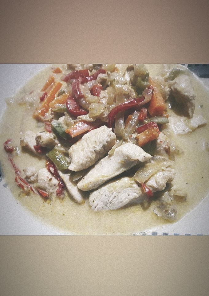 Una foto de Crema de Pollo y Vegetales