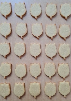 Una foto de Galletas de coco (tulipanes tersos al tacto) 🌷🌷 🌷 🌷 🌷 🌷