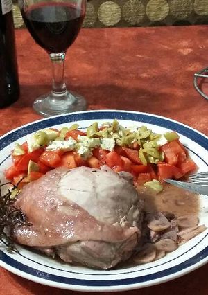 Una foto de Muslo rojo con ensalada tricolor - Gluten Free