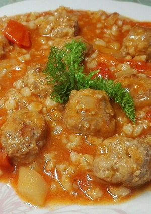 Lecsós gersli, húsgombóckákkal..🍅🌶 recept fotója