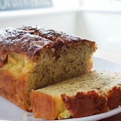 A picture of Keto Lemon Medeira Cake.