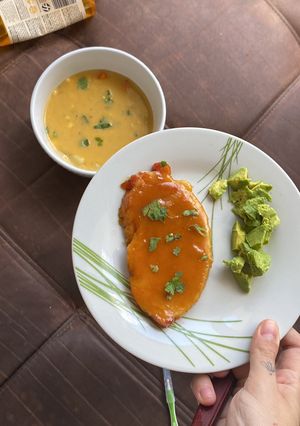 Una foto de Sopa de mariscos y lomo de cerdo