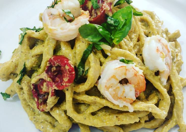 Ricetta Troccoli Al Pesto Di Fiori Di Zucca E Gamberi Di Niclon Cookpad