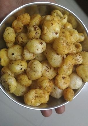 A picture of Spicy roasted makhane.