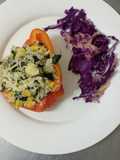 Morrones rellenos light con cortorno fresco