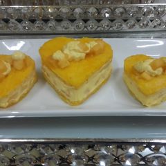 A picture of Mango bread dessert.