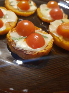 Una foto de Calabaza caprese al horno