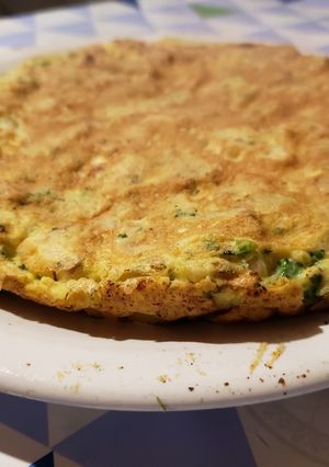Una foto de Tortilla de papa y brócoli *fácil y rápido*