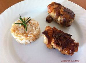 Una foto de Rollos de pollo y tocino/ Involtini di pollo e pancetta
