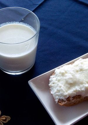 Foto principal de Pan con nata de leche de cabra