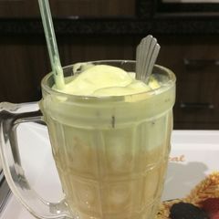 A picture of Mango shake with ice cream.