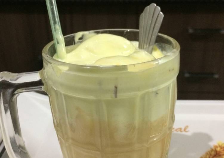 Mango shake with ice cream