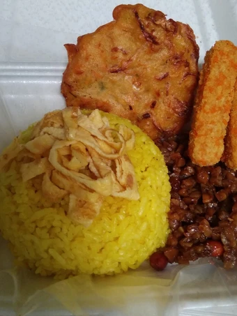 Langkah Mudah untuk Menyiapkan Resep  Nasi Kuning Magic Com Praktis yang Bisa Manjain Lidah, Lezat