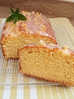 Una foto de Plum cake de naranja con glaseado de naranja (bizcocho)