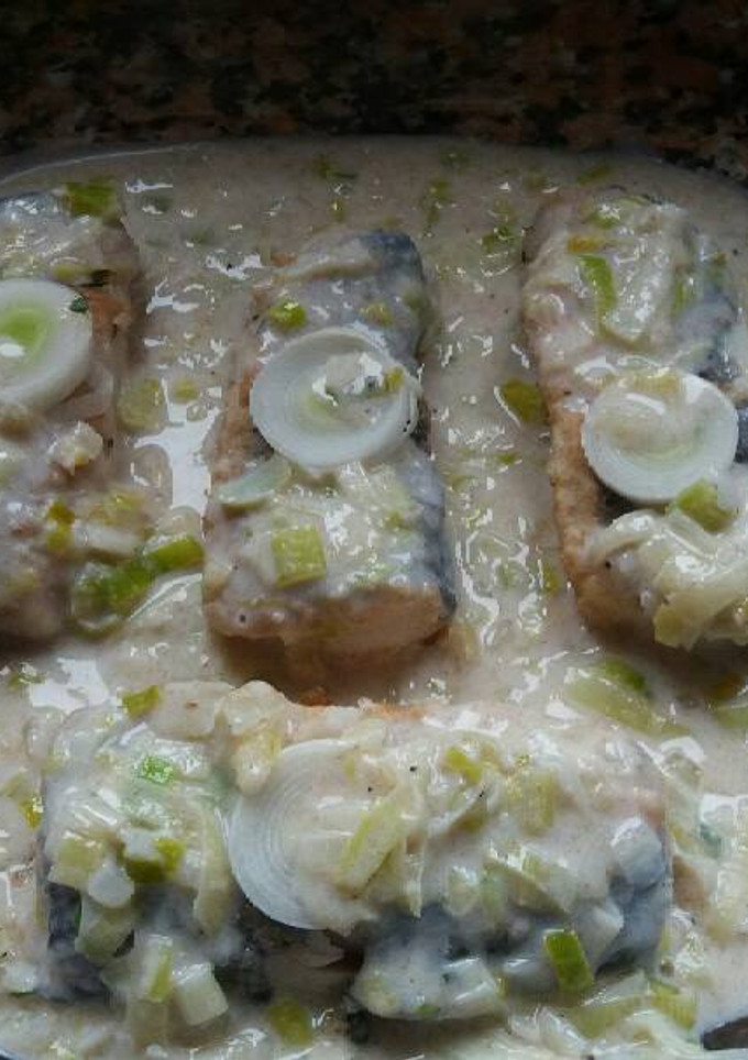 Una foto de Merluza con bechamel de puerros