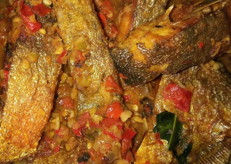 Sambel pecak goreng ikan bawal 🐟🐟