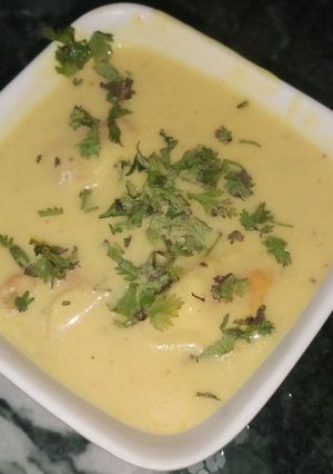 बेसन कढ़ी (Besan kadhi recipe in Hindi) रेसिपी मुख्य फोटो