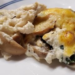A picture of Chicken Spinach Mushroom Bake.