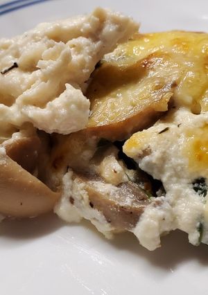 A picture of Chicken Spinach Mushroom Bake.