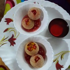 A picture of Khatte meethe fruity flavoured golgappe.