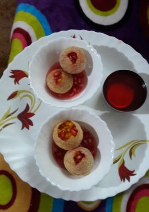 A picture of Khatte meethe fruity flavoured golgappe.
