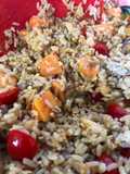 Insalata di riso e farro con papaya e salmone