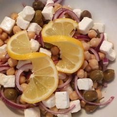 A picture of Fluffy's quick spicy chickpea salad.