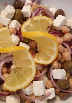 A picture of Fluffy's quick spicy chickpea salad.